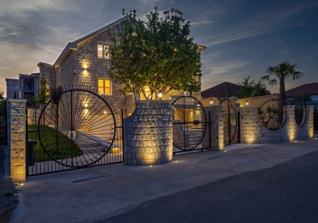 Rent, house, 355m², Donja Gorica, Podgorica
