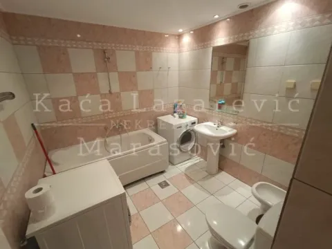 Izdavanje, trosoban stan, 147m², Kalenić Pijaca, Vračar Sve Podlokacije - image 16