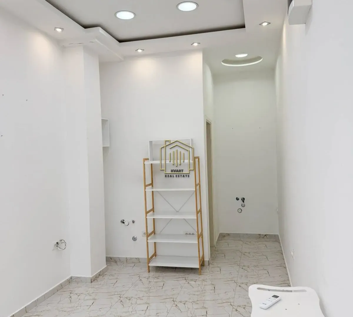 Izdavanje, poslovni prostor, 18m², Podgorica, Crna Gora