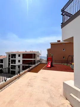 Terasa sa igralištem ispred stambene zgrade. - image 8