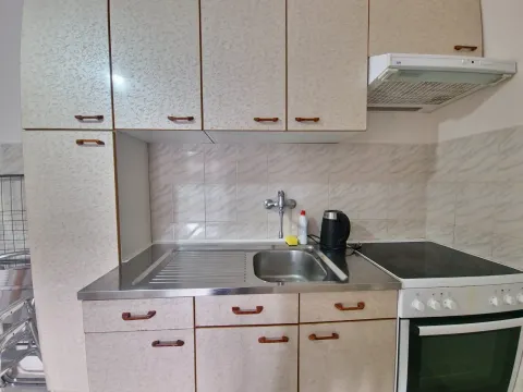 Rent, two bedroom apartment, 60m², Budva, Crna Gora - image 6