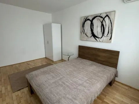 Rent, two bedroom apartment, 120m², Savski Venac, Beograd - image 9