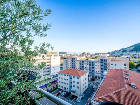 Sale, three bedroom apartment, 179m², Kamenovo, Budva - image 1