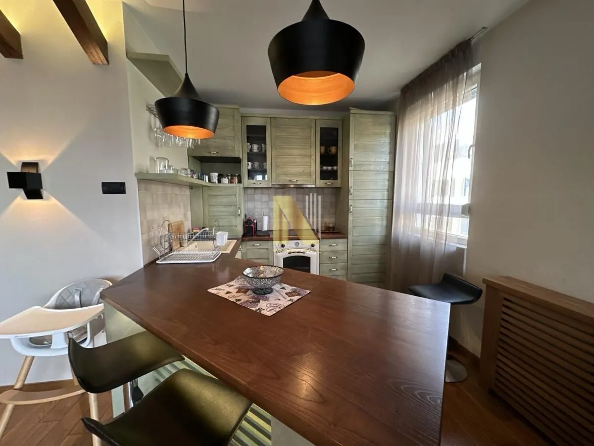 Prodaja, četvorosoban stan, 110m², Socijalno, Novi Sad Sve Podlokacije
