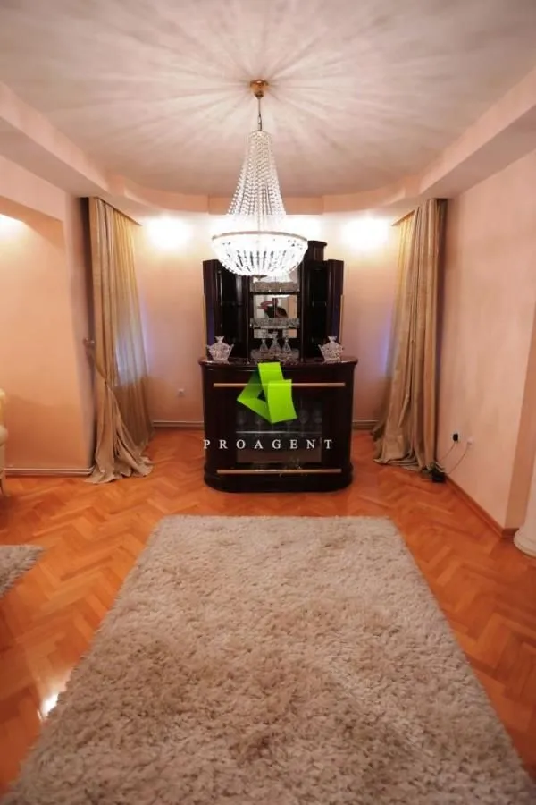 Prodaja, kuća, 350m², Pantelej, Niš