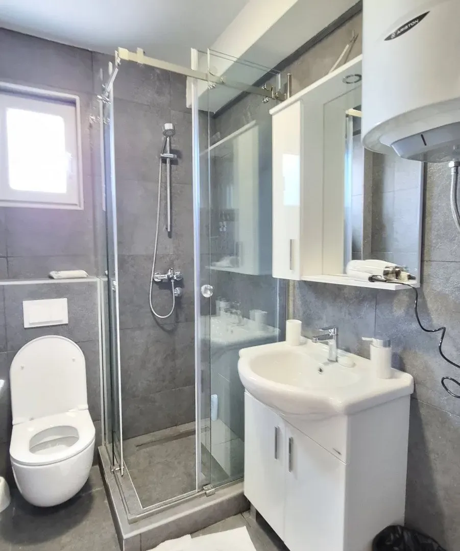 Izdavanje, jednosoban stan, 37m², Lastva Grbaljska, Kotor