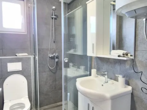 Izdavanje, jednosoban stan, 37m², Lastva Grbaljska, Kotor - image 8