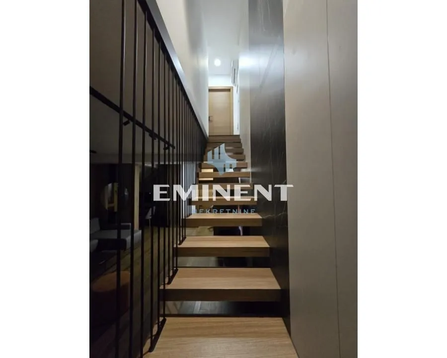 Prodaja, trosoban stan, 76m², Centar, Zlatibor