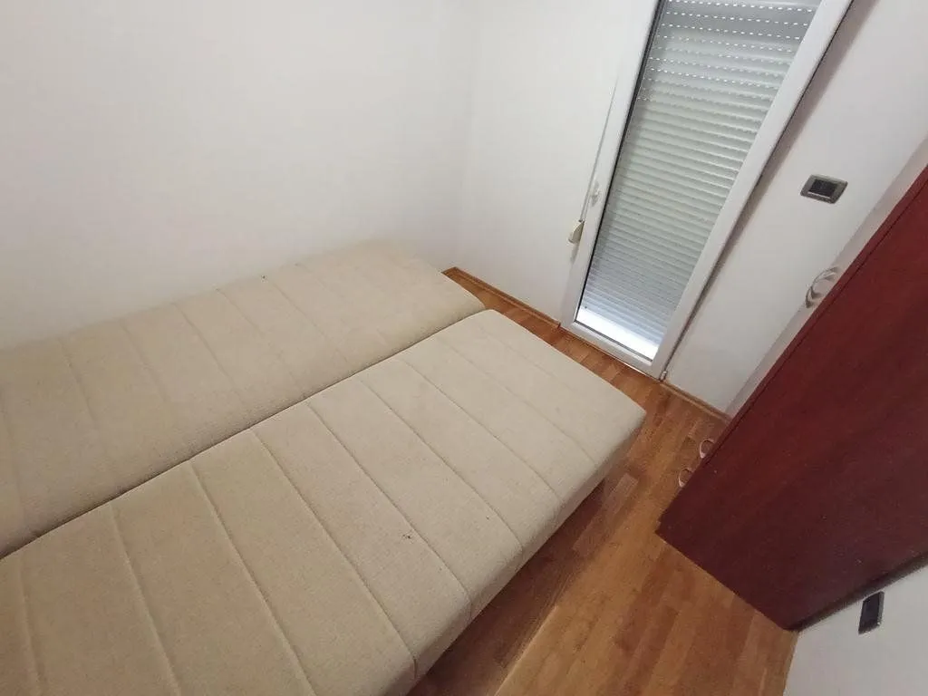 Izdavanje, trosoban stan, 90m², Podgorica, Crna Gora