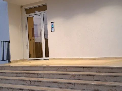 Izdavanje, jednosoban stan, 42m², Stari Aerodrom, Podgorica - image 11