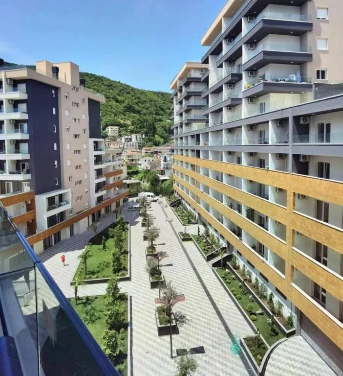 Izdavanje, jednosoban stan, 47m², Golubovina, Budva