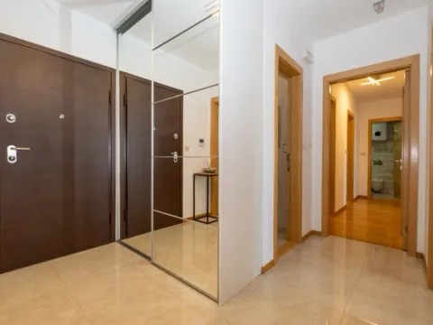 Izdavanje, trosoban stan, 101m², Preko Morače, Podgorica - image 9