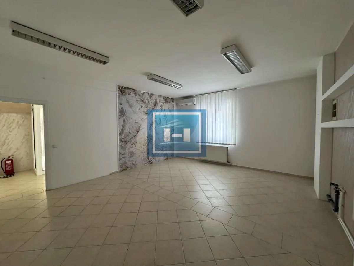 Rent, office space, 110m², Ćuprija, Srbija