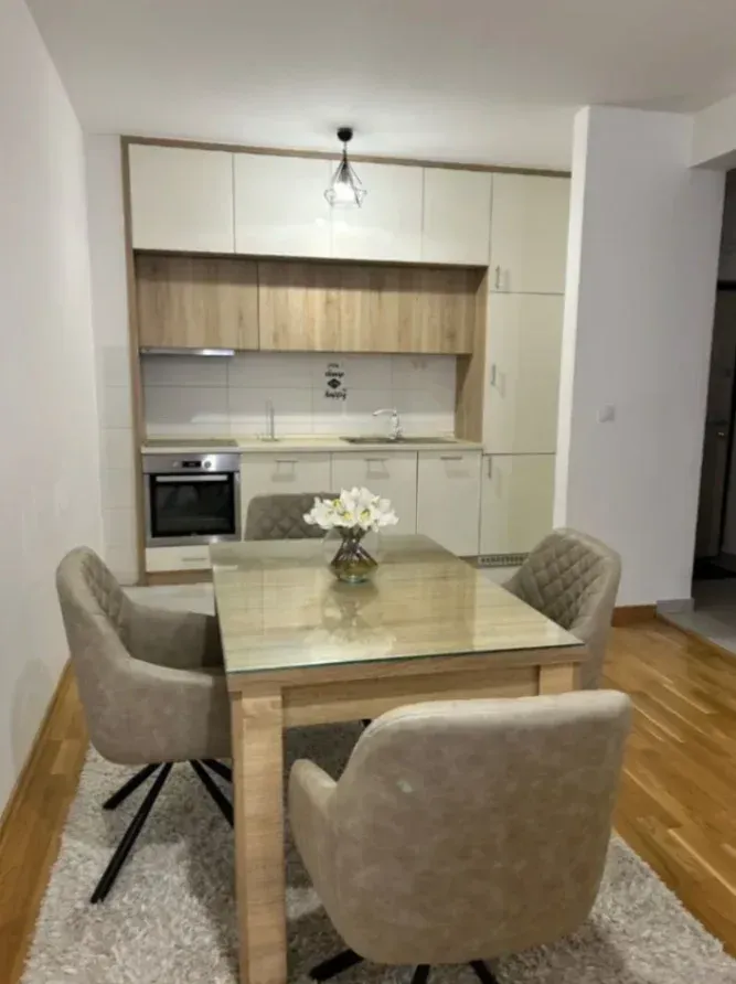 Izdavanje, dvosoban stan, 70m², Tuški Put, Podgorica