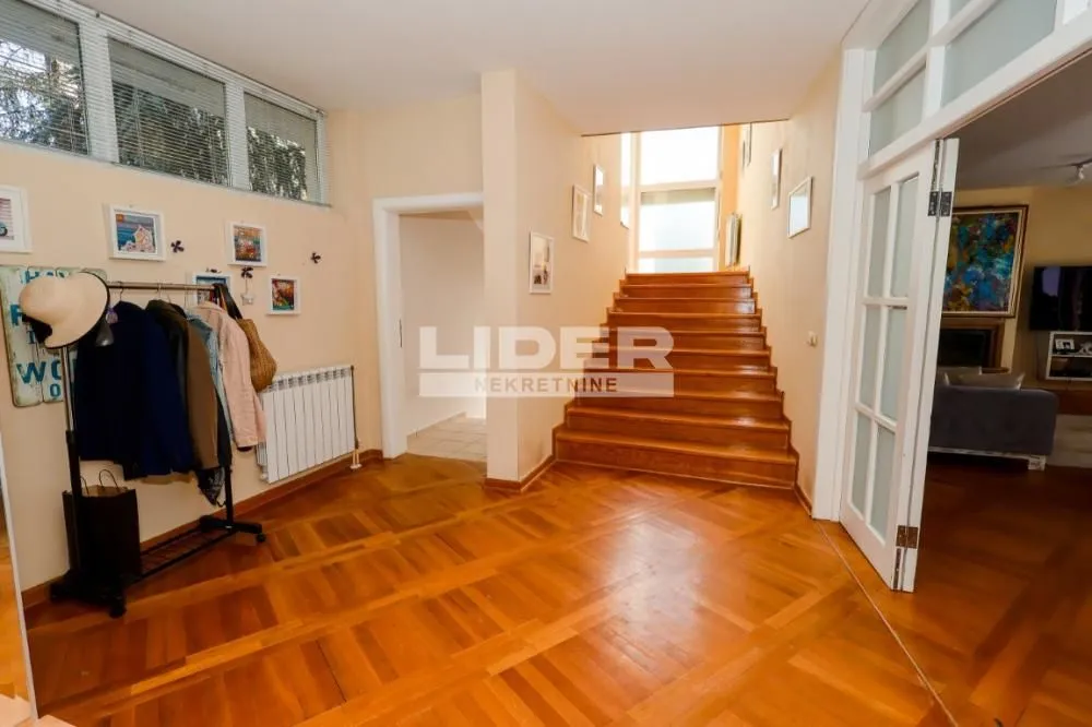 Sale, house, 544m², Višnjička Banja, Palilula Sve Podlokacije