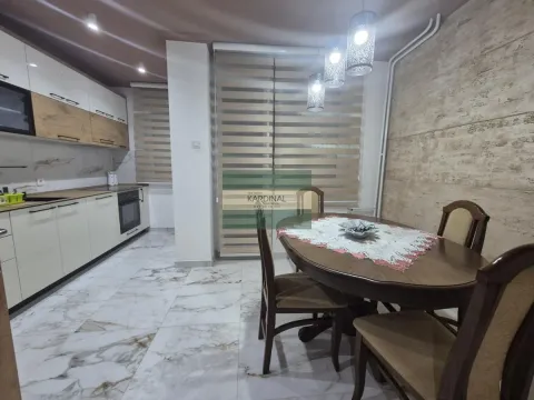 Prodaja, dvosoban stan, 70m², Centar, Jagodina