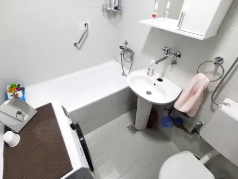 Izdavanje, stan, 76m², Blok 5, Podgorica - image 16