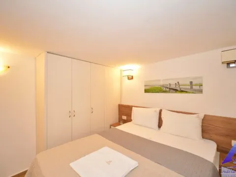 Prodaja, jednosoban stan, 52m², Grad, Kotor - image 2