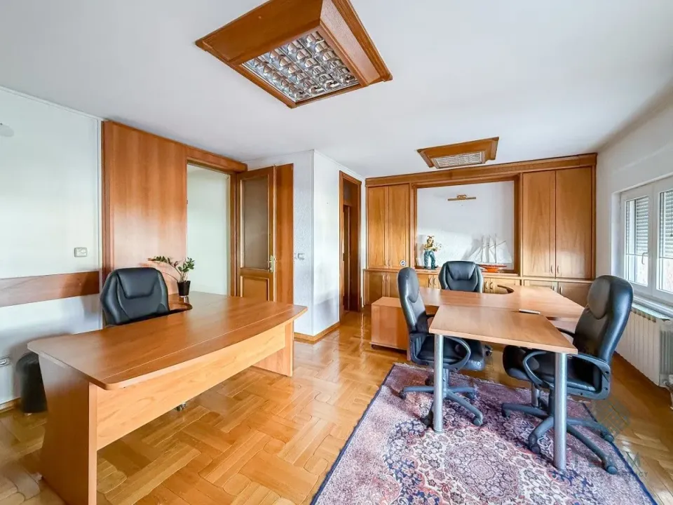 Rent, office space, 150m², Stara Varoš, Podgorica