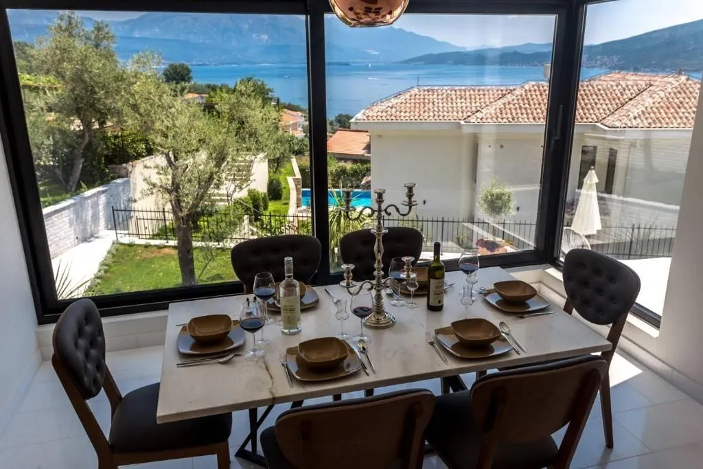 Prodaja, kuća, 490m², Đenovići, Herceg Novi