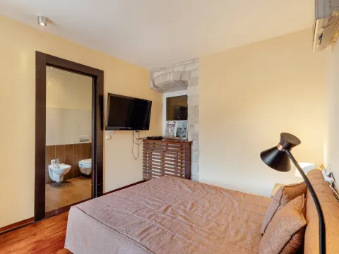 Prodaja, kuća, 246m², Kotor, Crna Gora - image 14