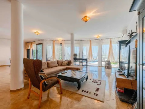 Sale, house, 416m², Utjeha, Bar - image 4