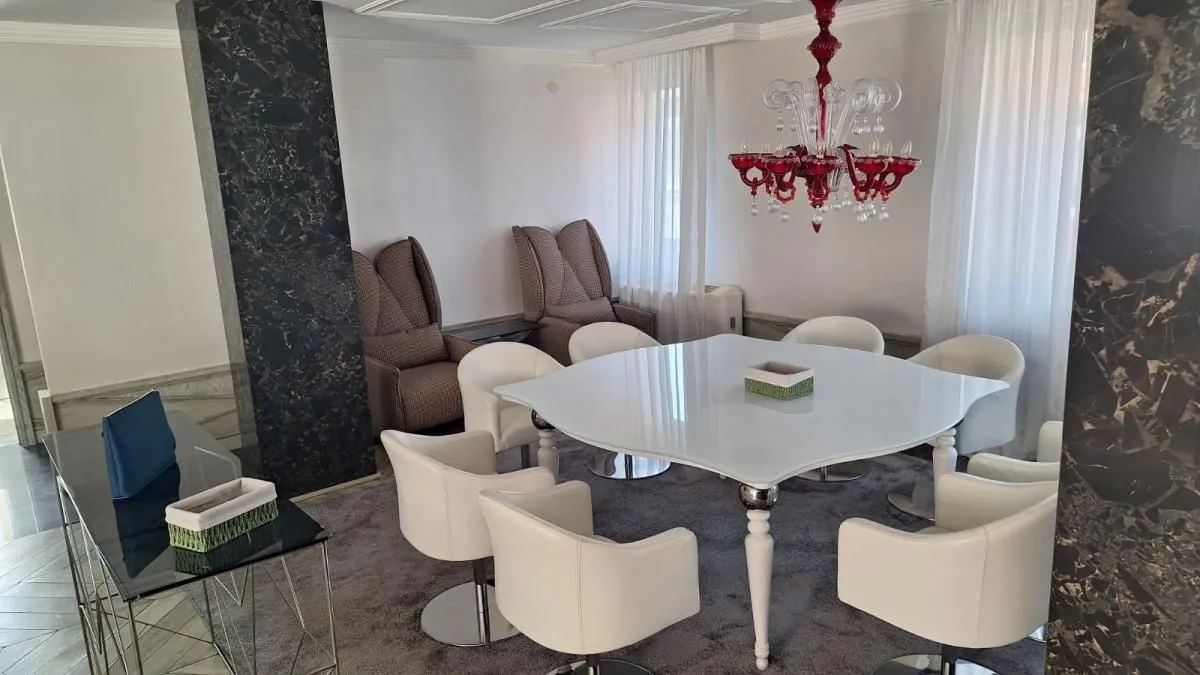 Rent, four bedroom apartment, 270m², Kalenić Pijaca, Vračar Sve Podlokacije