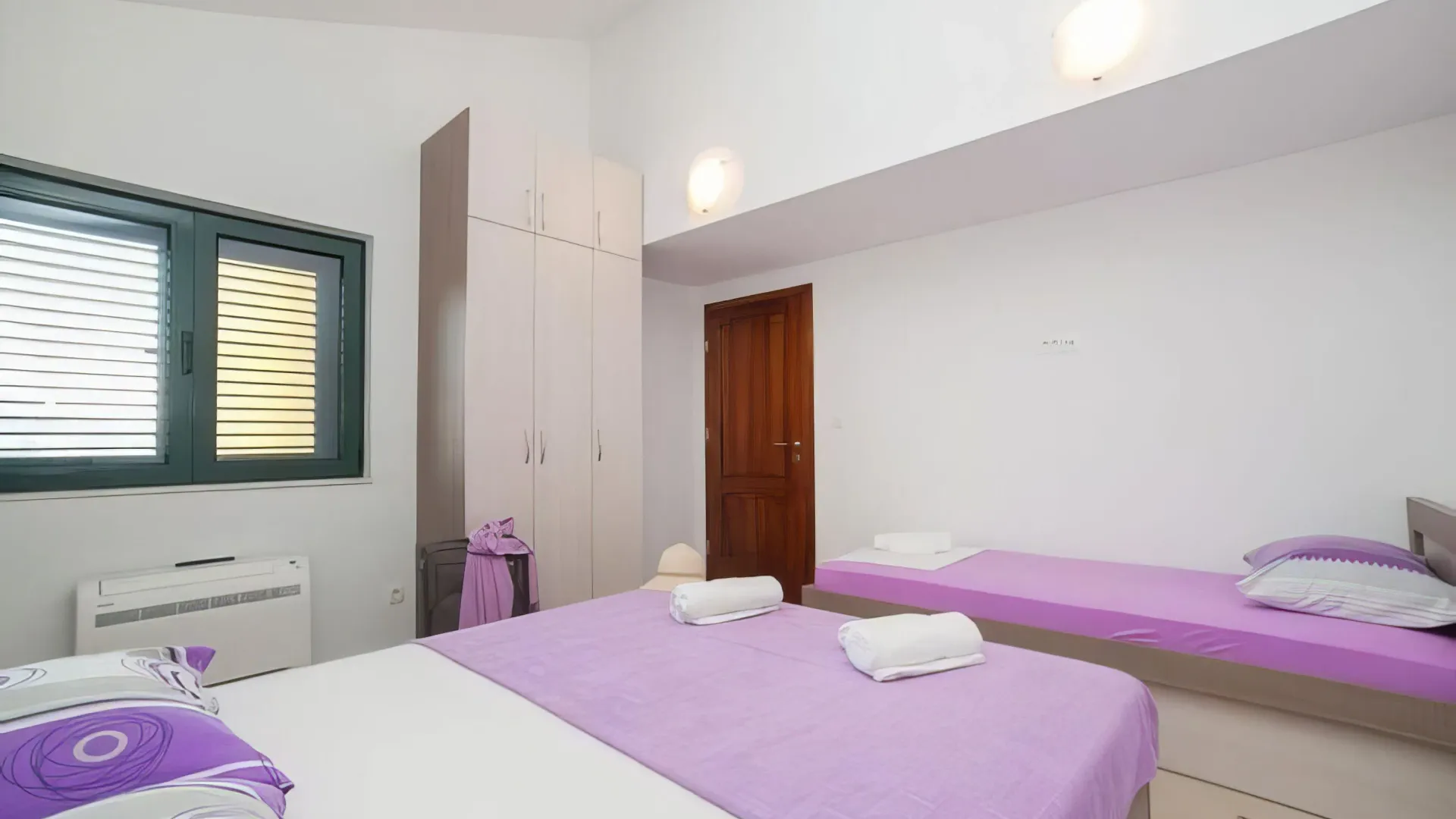 Izdavanje, dvosoban stan, 80m², Igalo, Herceg Novi