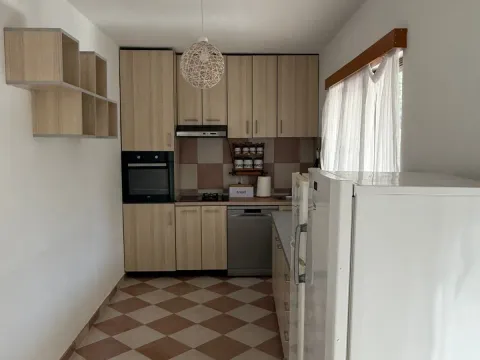 Izdavanje, kuća, 125m², Radanovići, Kotor - image 7