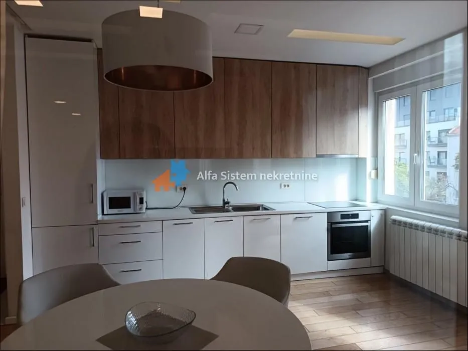Rent, three bedroom apartment, 87m², Slavija, Vračar Sve Podlokacije