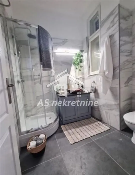 Izdavanje, trosoban stan, 94m², Savski Venac, Beograd