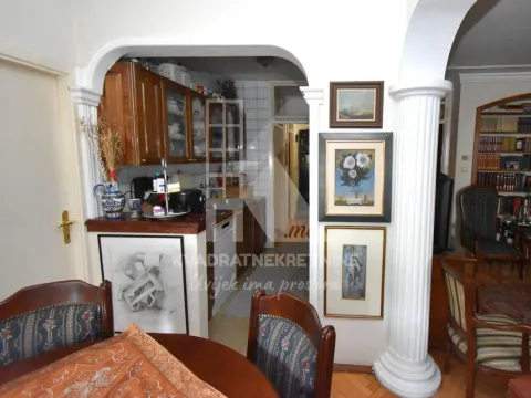 Prodaja, četvorosoban stan, 120m², Blok 7, Podgorica - image 5