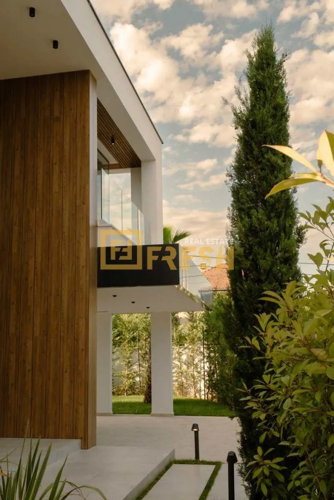 Rent, house, 260m², Gornja Gorica, Podgorica