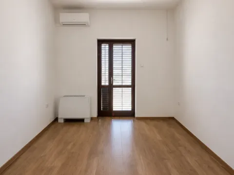 Rent, house, 340m², Tološi, Podgorica - image 3