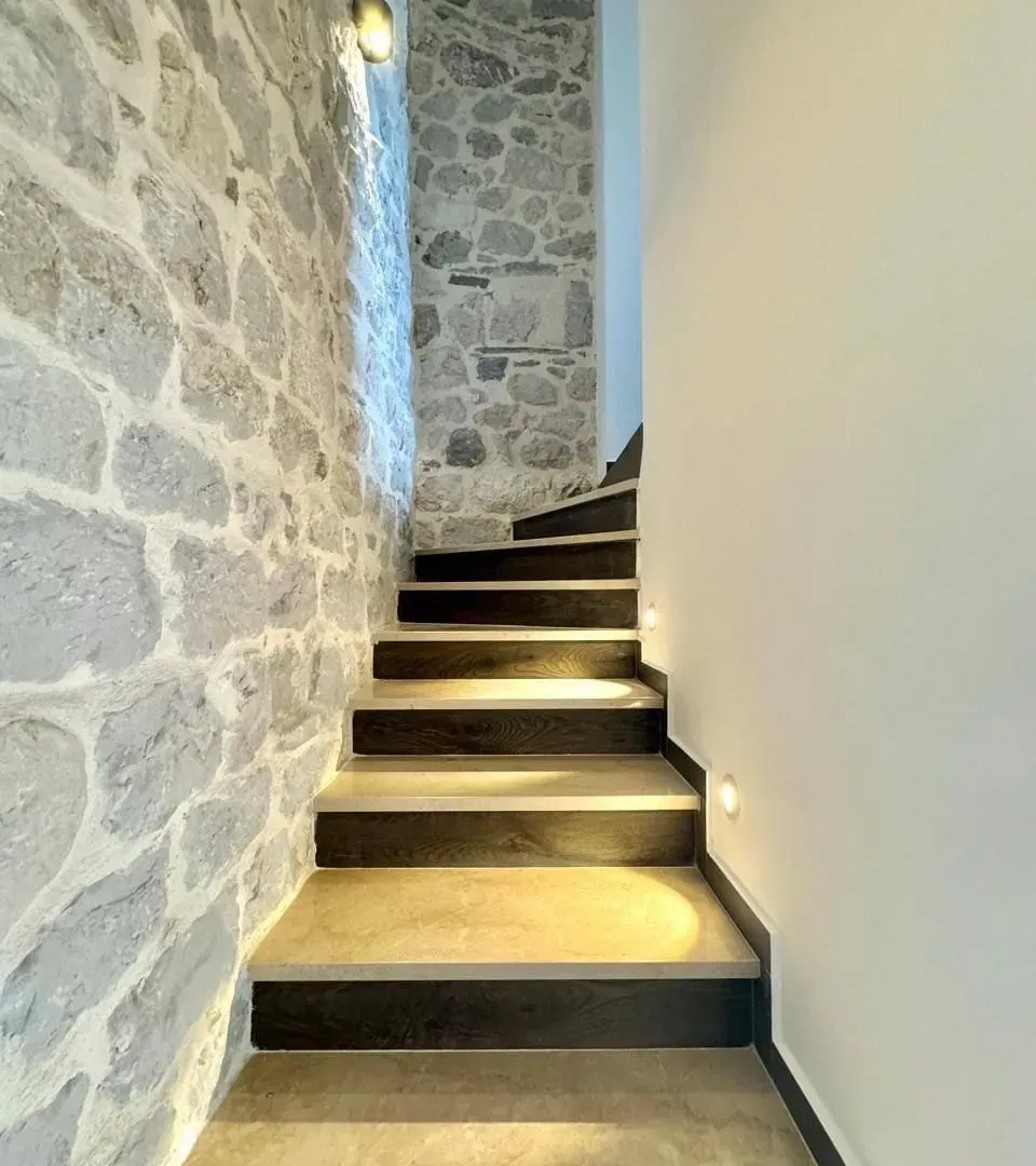 Izdavanje, kuća, 120m², Kamenovo, Budva
