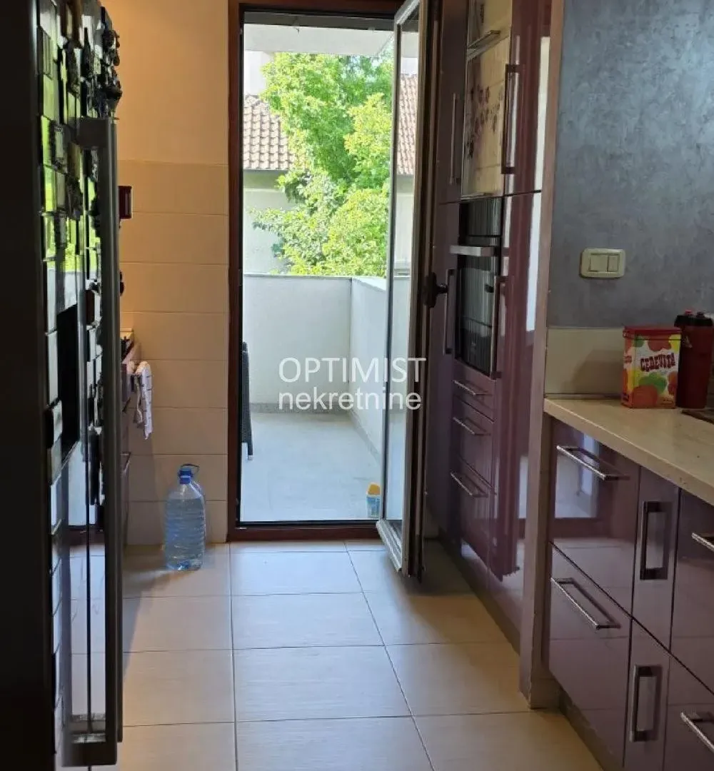 Sale, four bedroom apartment, 124m², Voždovac Sve Podlokacije, Beograd