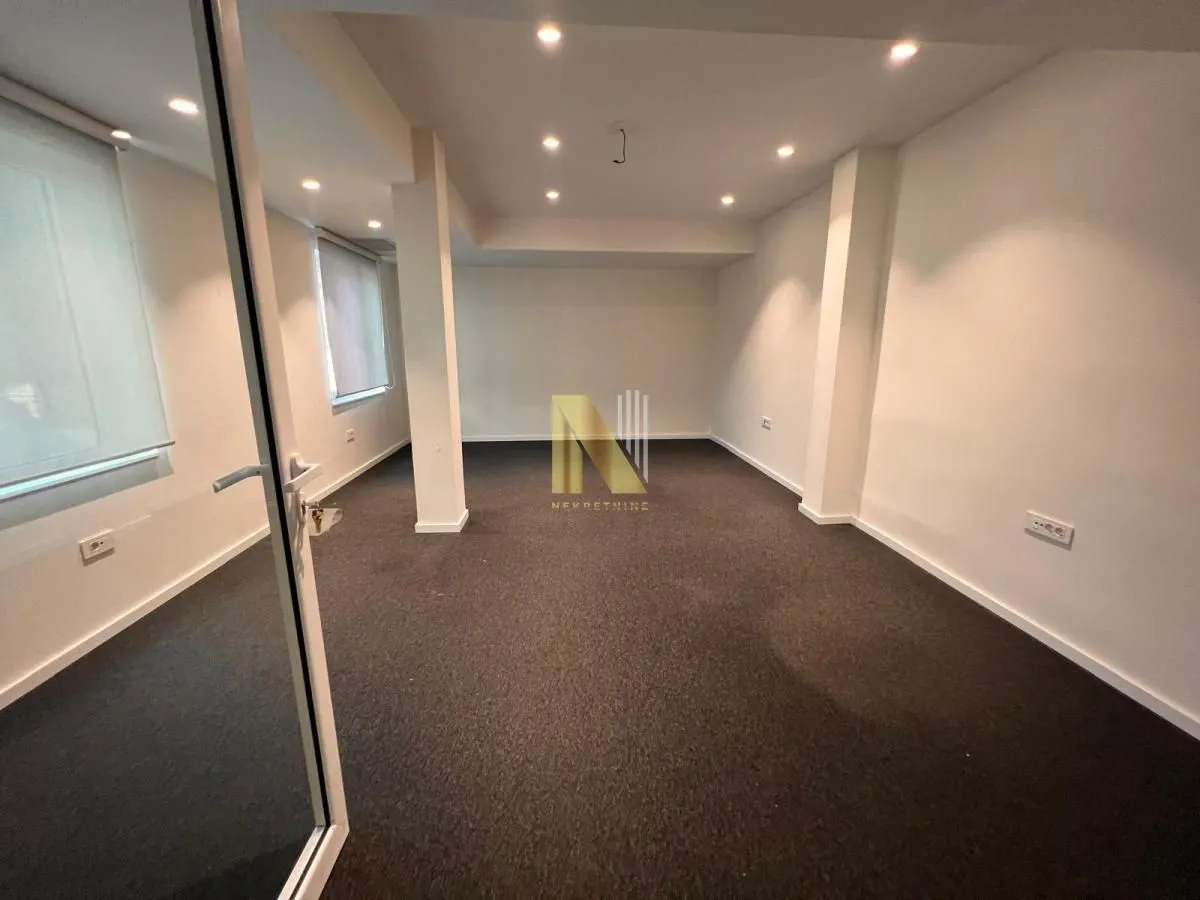 Rent, office space, 1050m², Centar, Novi Sad