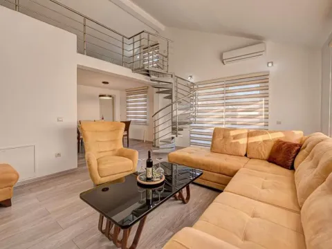 Rent, three bedroom apartment, 150m², Donja Lastva, Tivat