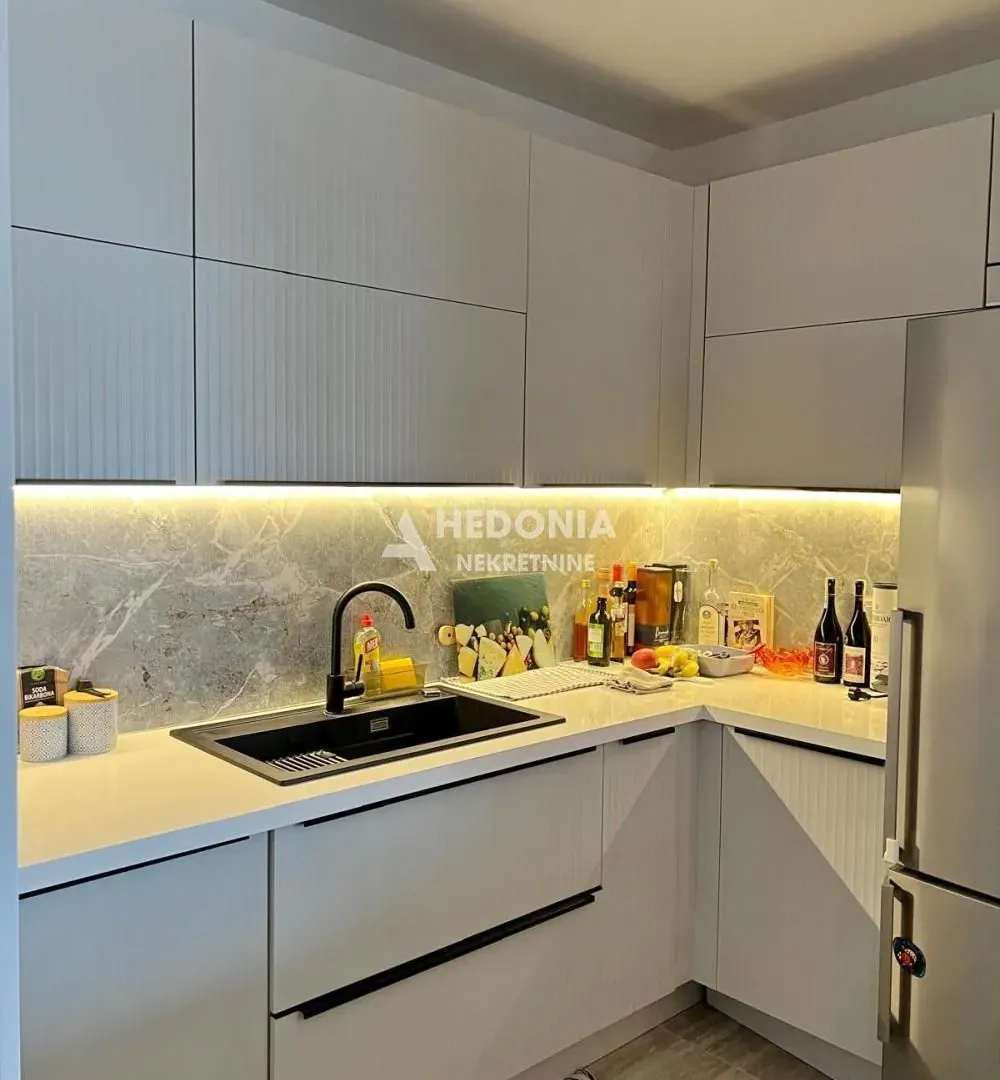 Sale, four bedroom apartment, 124m², Novi Beograd Blok 65, Novi Beograd Sve Podlokacije