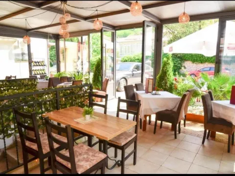 Izdavanje, poslovni prostor, 100m², Kotor, Crna Gora - image 4