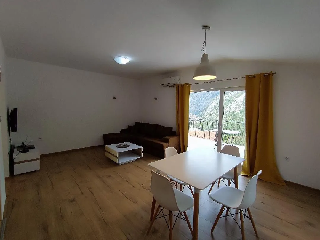 Rent, one bedroom apartment, 70m², Škaljari, Kotor