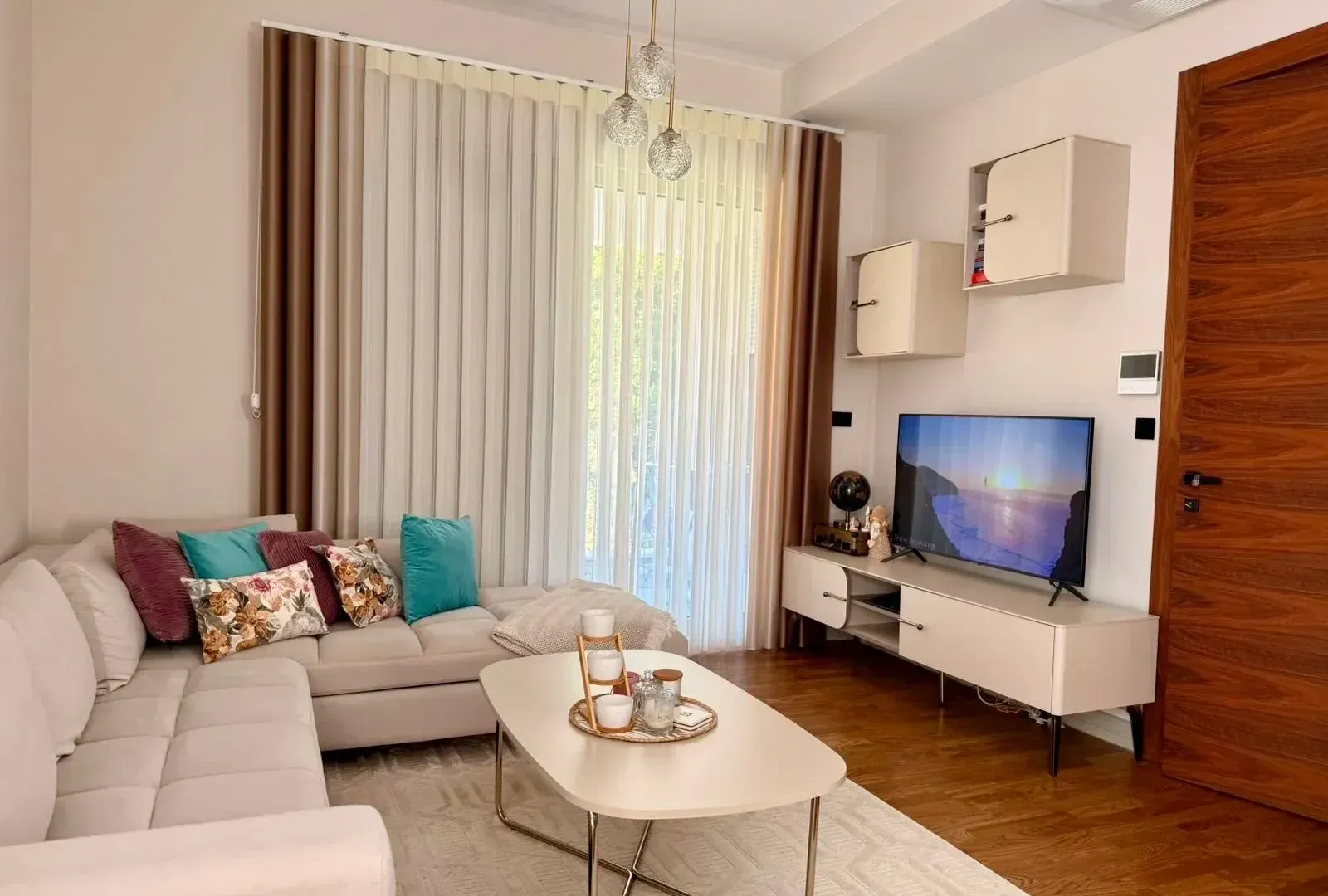 Izdavanje, stan, 65m², Tivat, Crna Gora