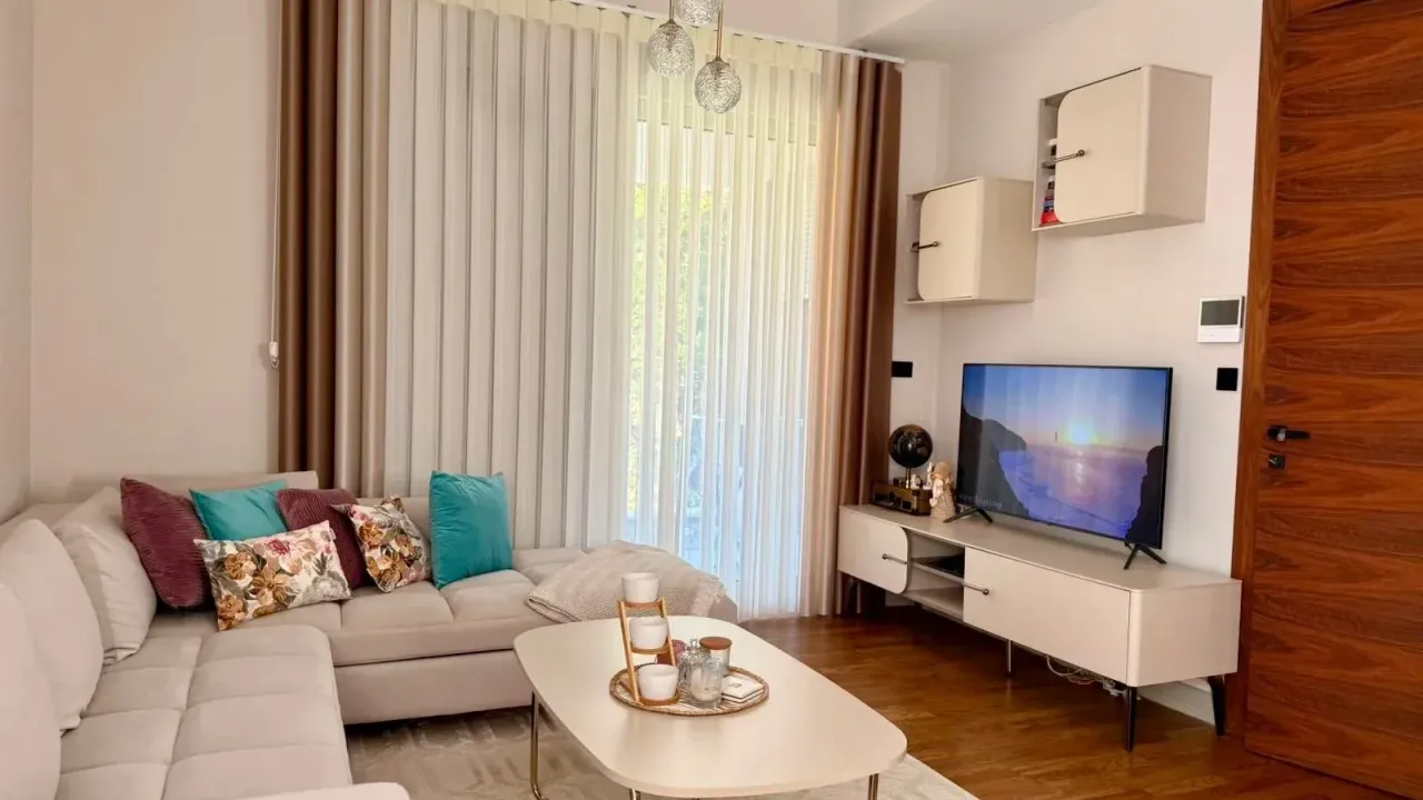 Izdavanje, stan, 65m², Tivat, Crna Gora