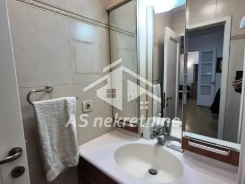 Izdavanje, trosoban stan, 115m², Slavija, Vračar Sve Podlokacije - image 19