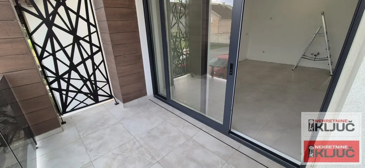 Prodaja, četvorosoban stan, 130m², Novo naselje, Novi Sad