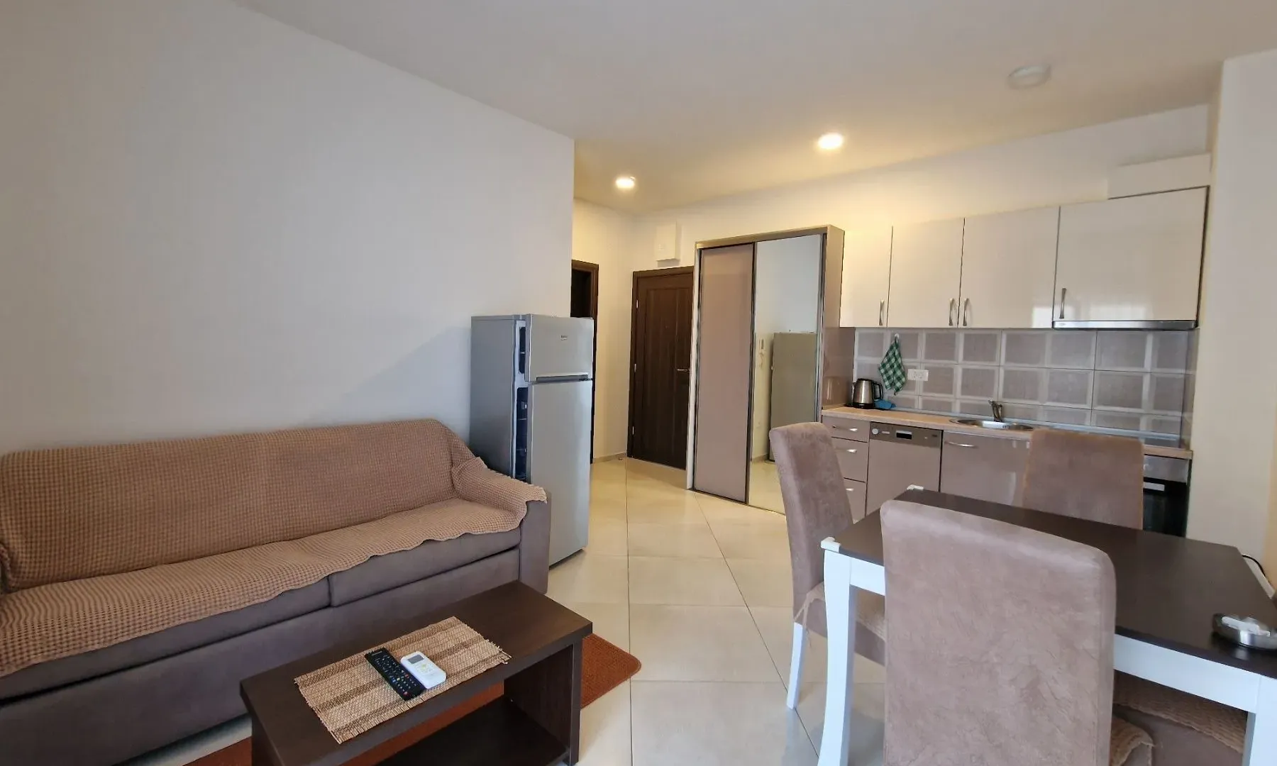 Rent, one bedroom apartment, 45m², Bečići, Budva
