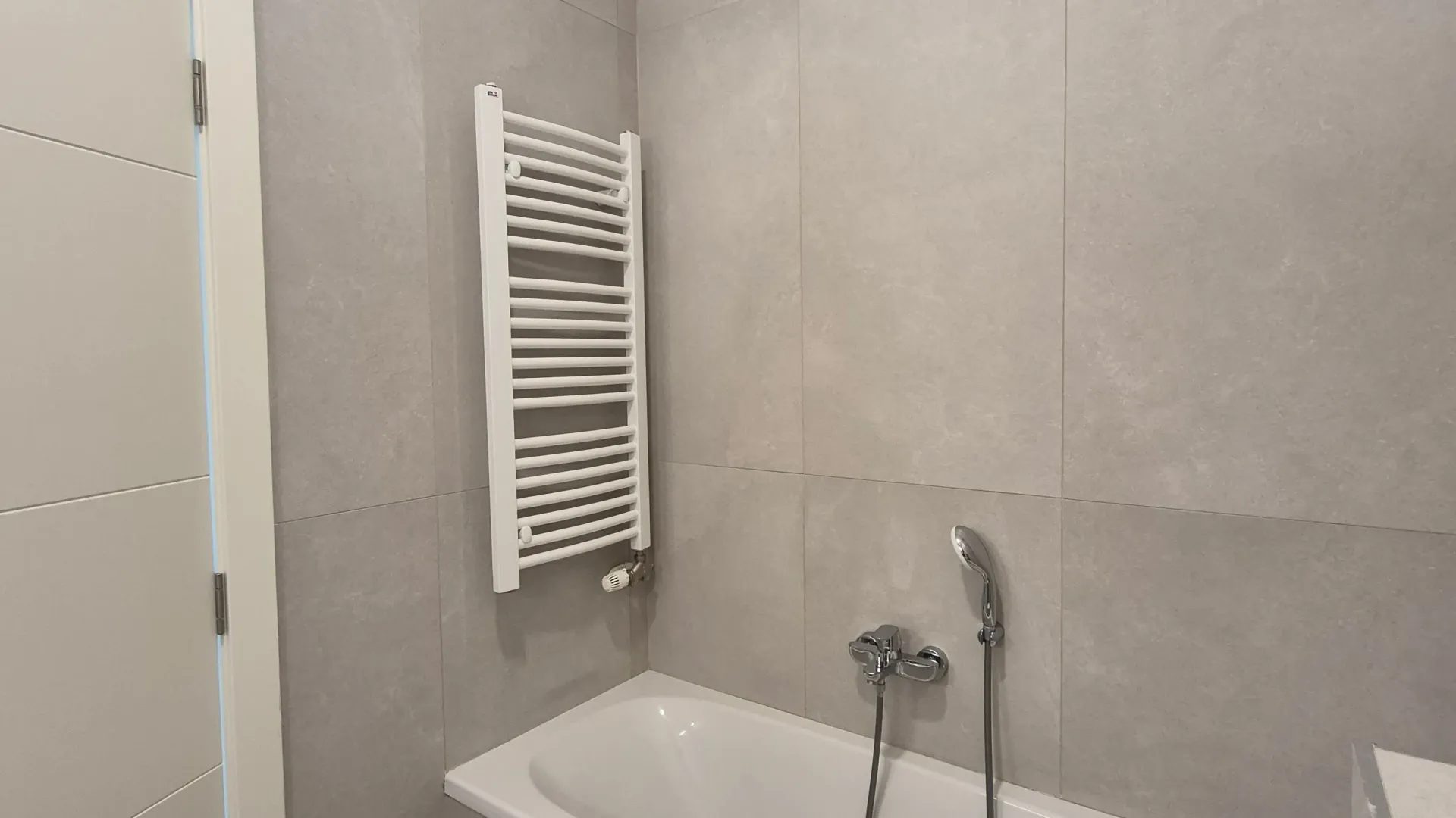 Sale, three bedroom apartment, 107m², Novi Beograd Blok 65, Novi Beograd Sve Podlokacije