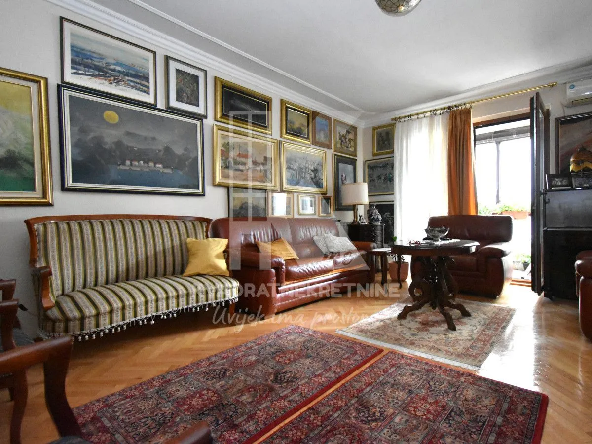 Prodaja, četvorosoban stan, 120m², Blok 7, Podgorica