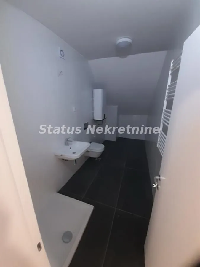 Prodaja, četvorosoban stan, 126m², Centar, Novi Sad