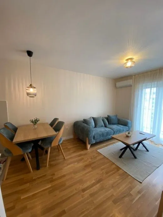 Izdavanje, jednosoban stan, 42m², Pobrežje, Podgorica